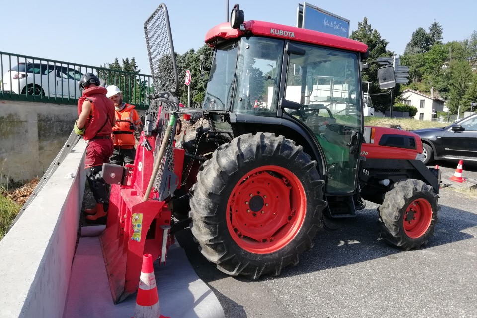 Enlèvement d'embâcles sur l'Yzeron