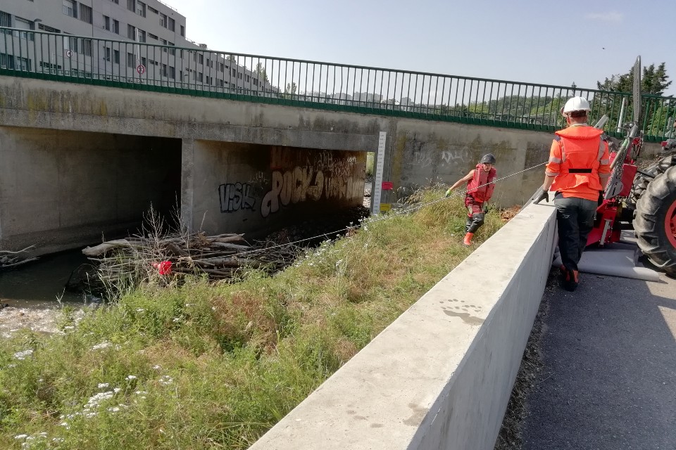 Enlèvement d'embâcles sur l'Yzeron