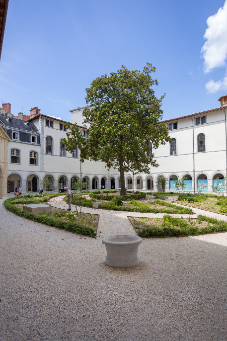 Grand Hôtel Dieu - Aménagement des cours et jardins 4