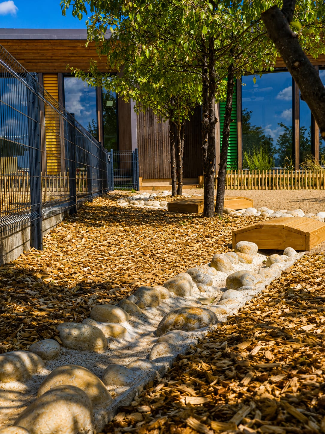 cour-ecole-chazal-espaces-verts