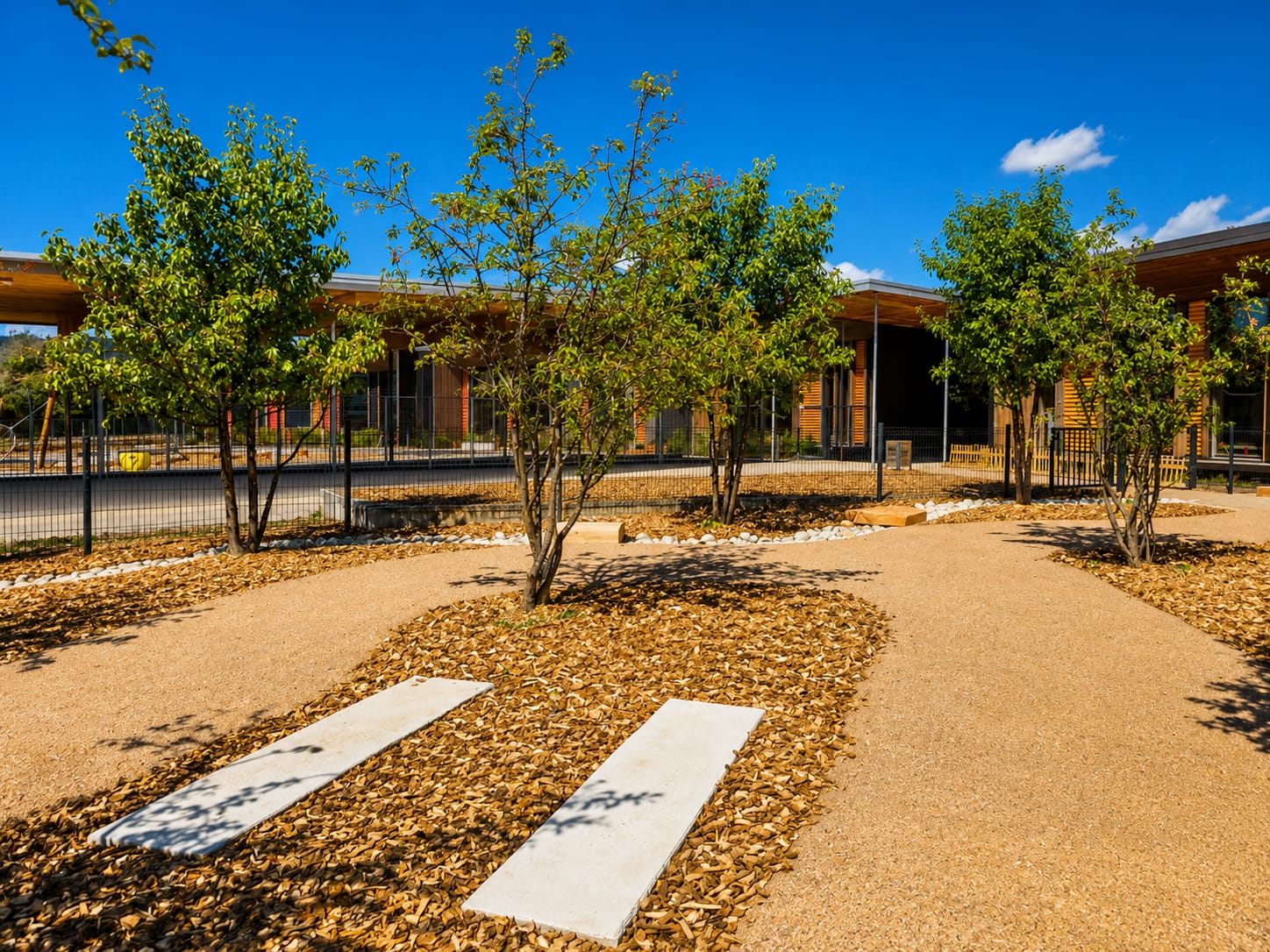 cour-ecole-chazal-espaces-verts
